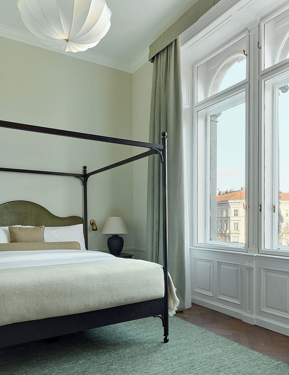 Suite, Balcony, Park View | In-room safe, desk, blackout drapes, soundproofing