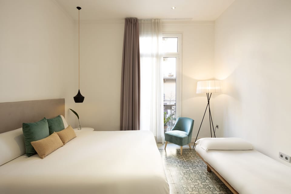 Anima Triple Room | Minibar, in-room safe, desk, blackout drapes