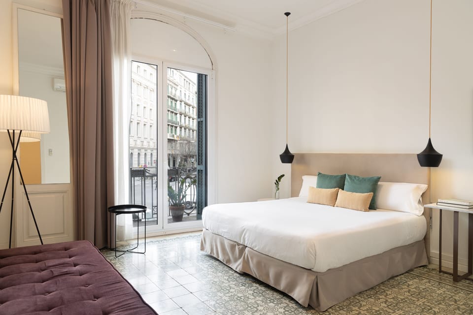 Inspiració Double Room | Minibar, in-room safe, desk, blackout drapes