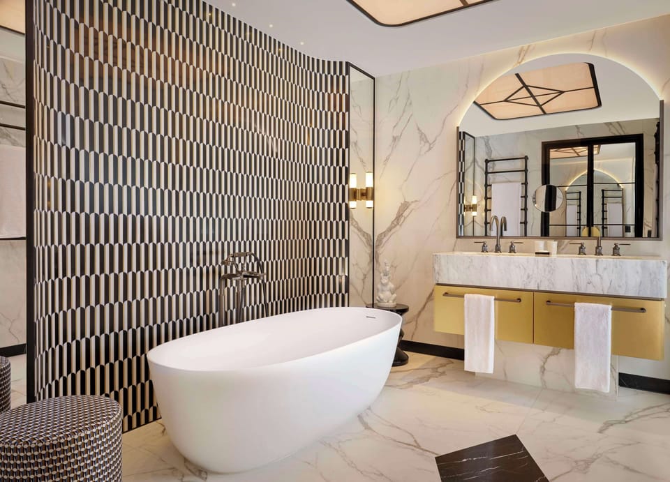 Signature Suite | Bathroom | Eco-friendly toiletries, hair dryer, bathrobes, slippers
