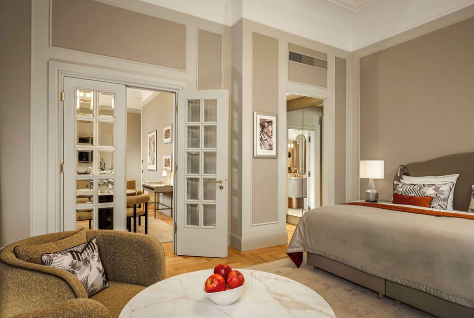 Deluxe Suite | Premium bedding, down comforters, minibar, in-room safe