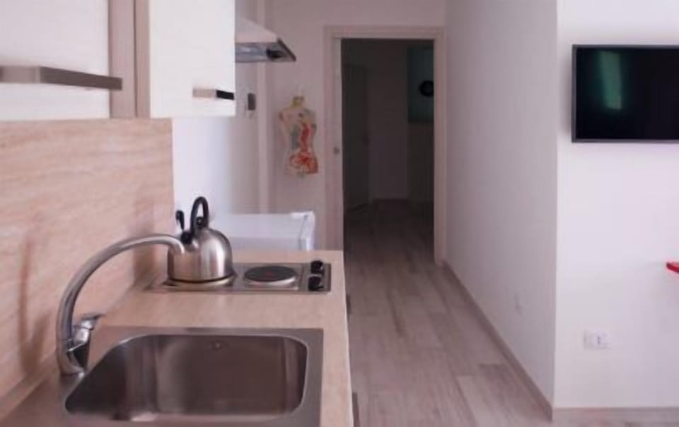 Duplex, Kitchenette | Private kitchenette | Fridge