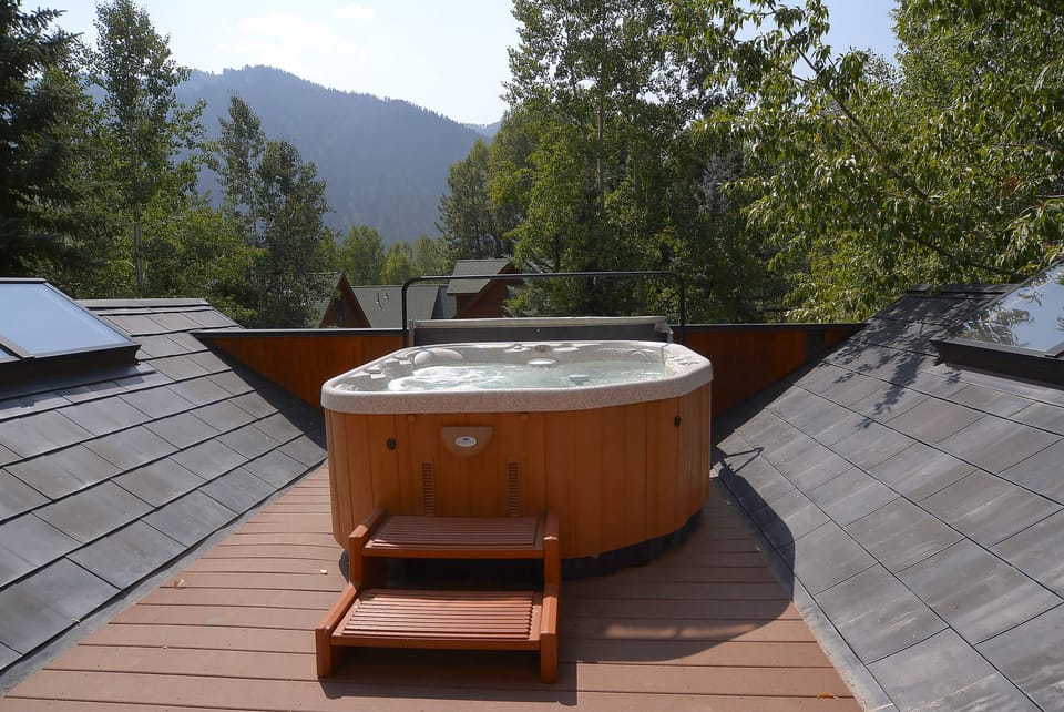 Jacuzzi off 3rd floor master