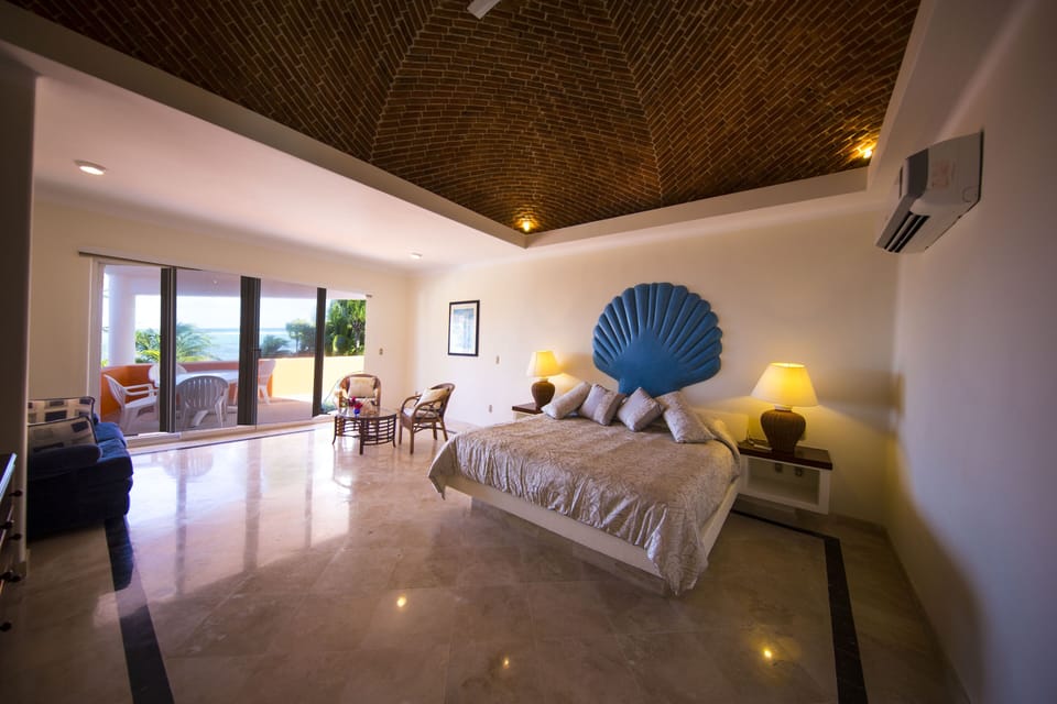 Master bedroom with breath taking ocean view Casa de las Conchas