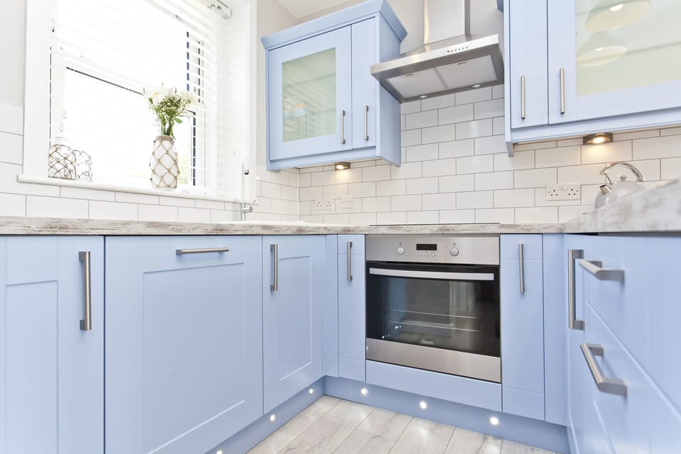 Fully fitted kitchen with all mod cons!