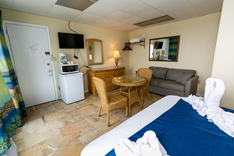 Single Room, 1 Queen Bed, Non Smoking, Ocean View | WiFi (free)