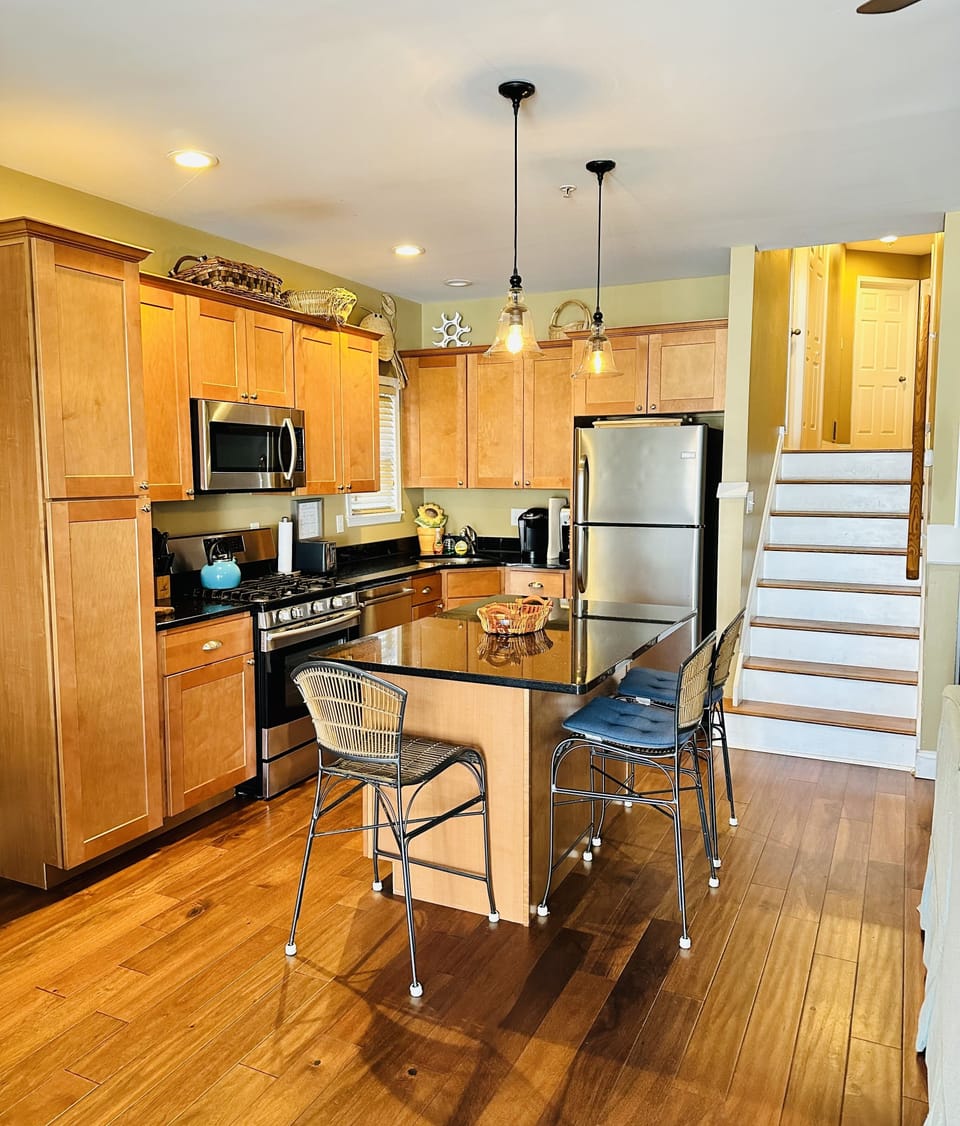 Full service kitchen with everything you need to make a wonderful meal!