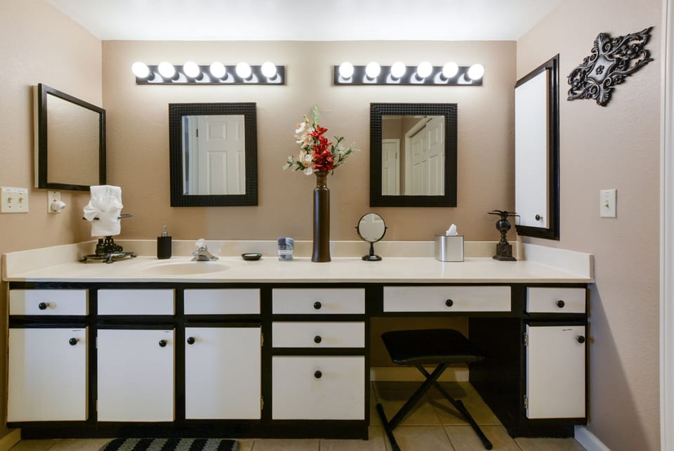 Private Master Bathroom 