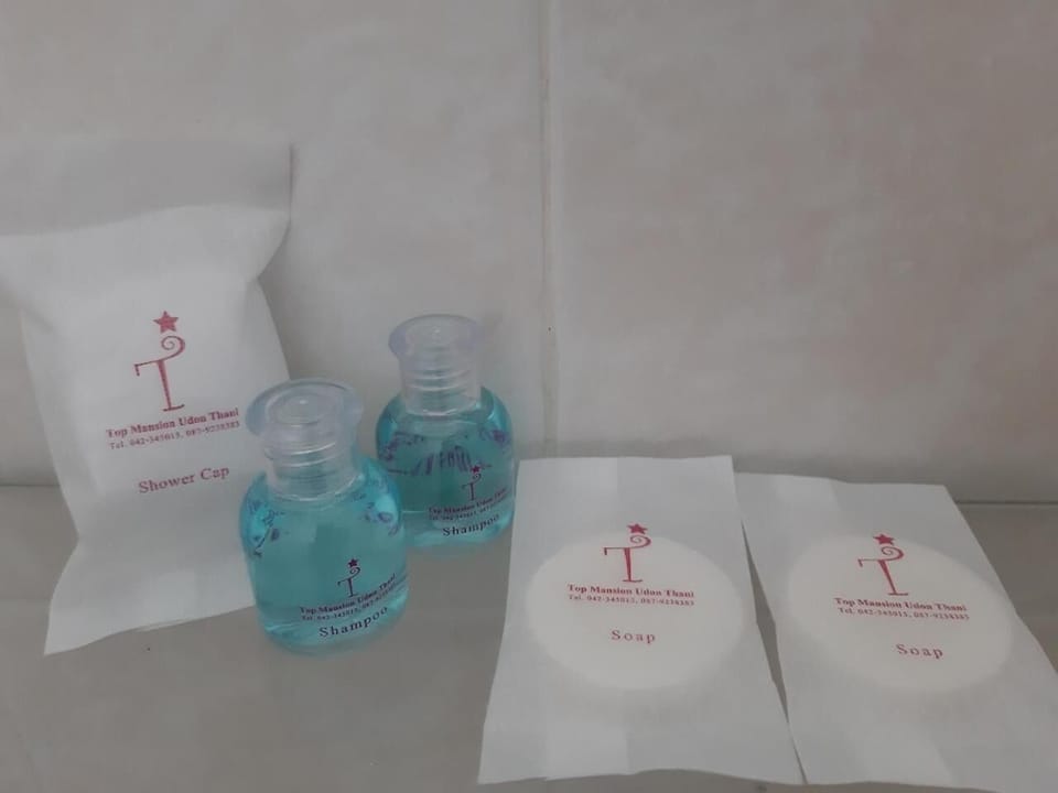 Shower, free toiletries, towels
