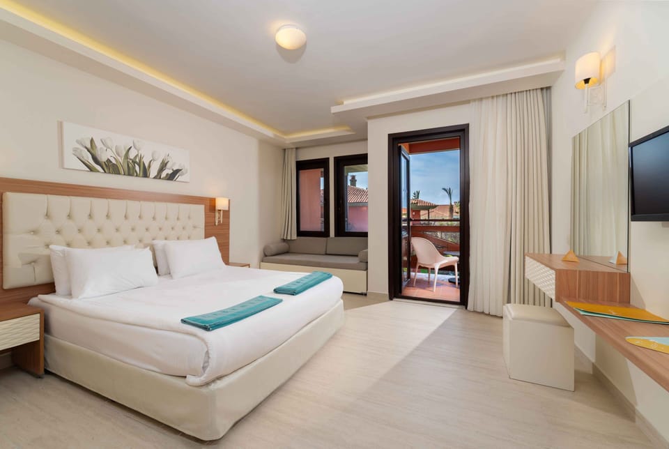 Family Room | Free minibar, in-room safe, desk, soundproofing