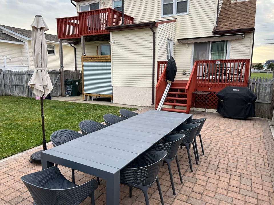 Fully-enclosed backyard