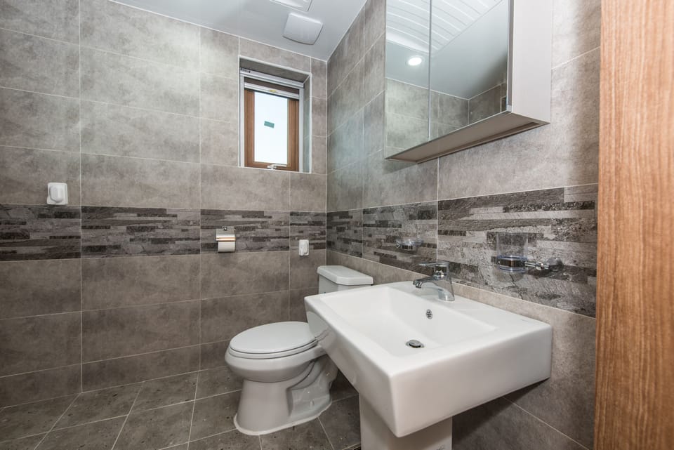 Villa | Bathroom | Combined shower/tub, deep soaking tub, free toiletries, hair dryer
