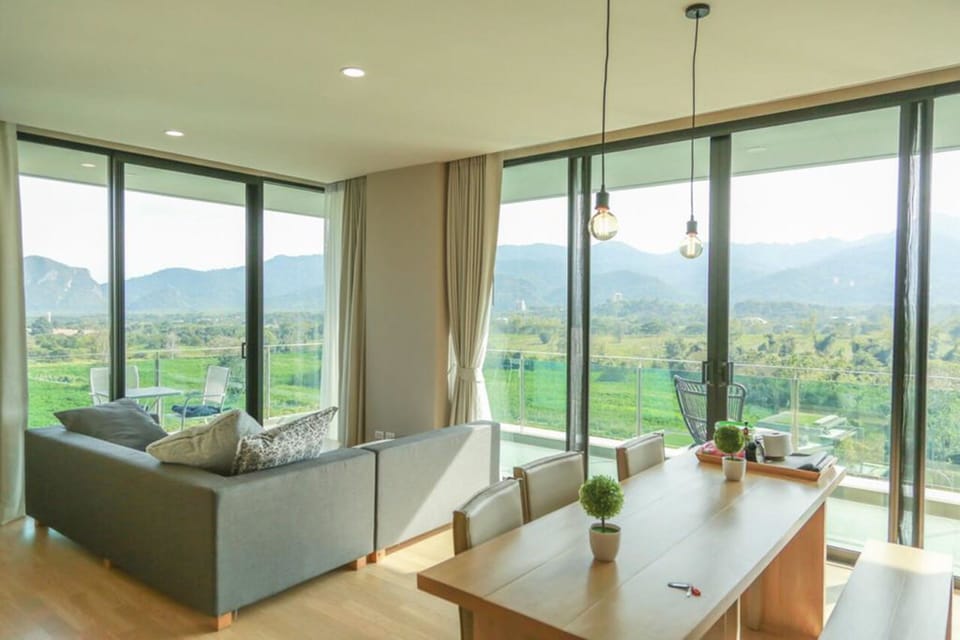 2 Bedrooms | Living area | Flat-screen TV, DVD player