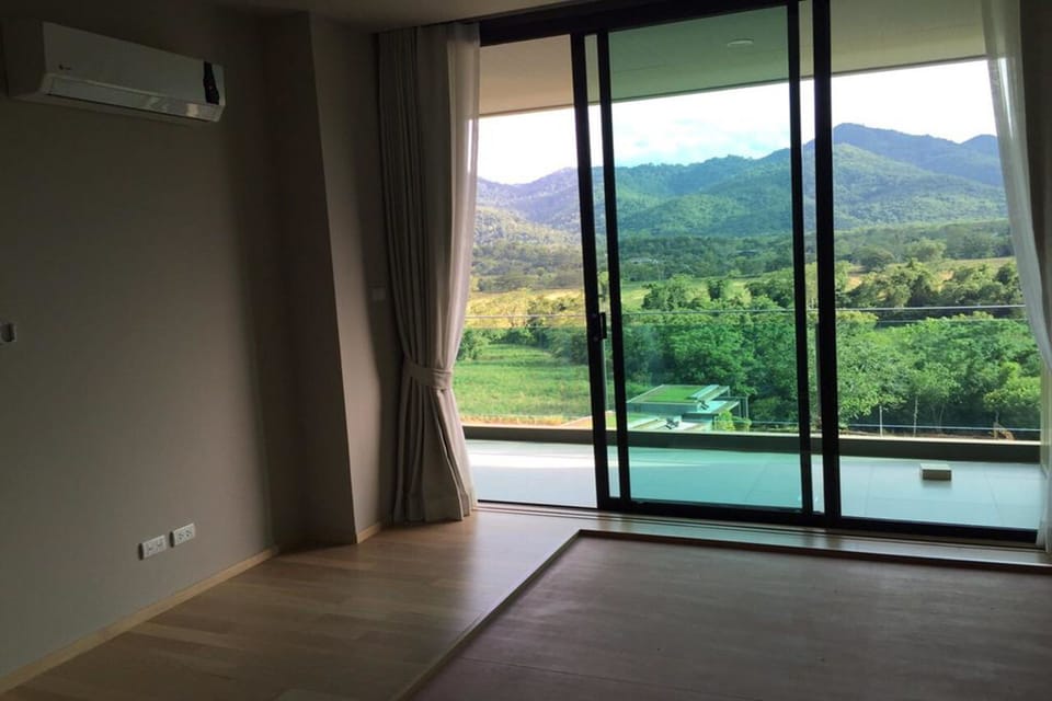 2 Bedrooms | 2 bedrooms, desk, blackout drapes, free WiFi