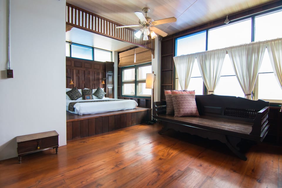 Deluxe Suite | In-room safe, desk, free WiFi