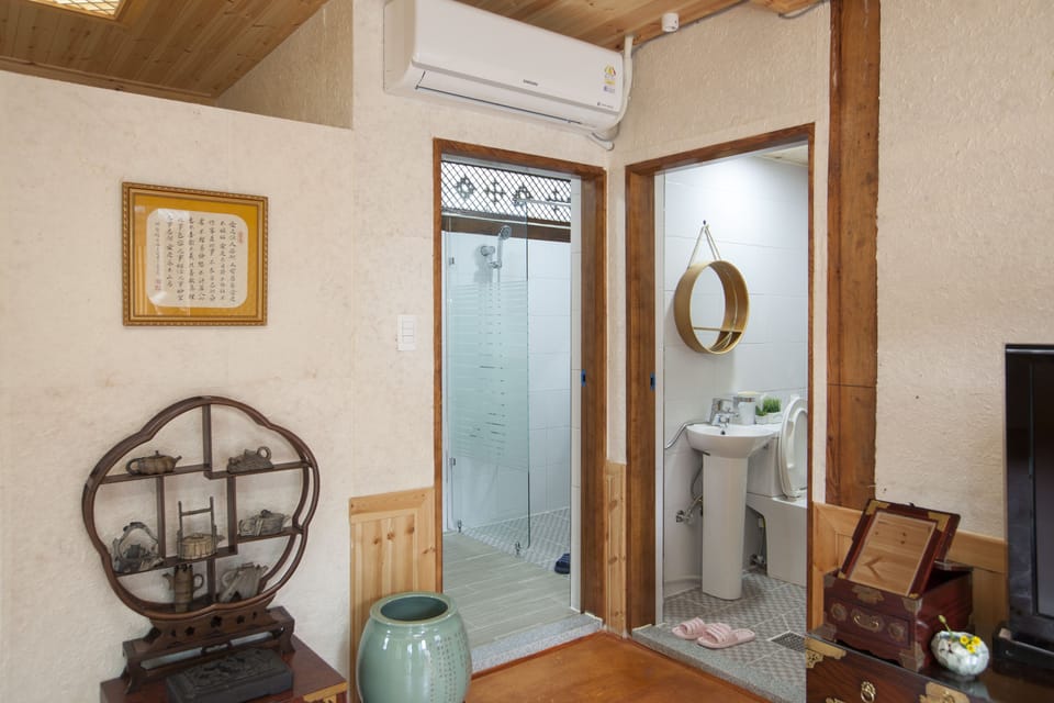 Family Room (Gwibin) | Minibar, individually decorated, individually furnished