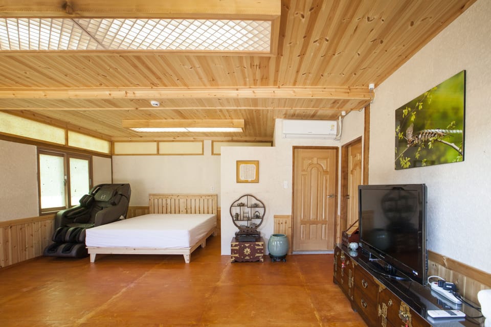 Family Room (Gwibin) | Minibar, individually decorated, individually furnished