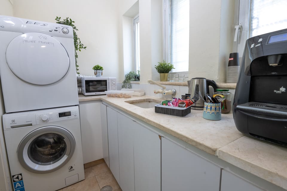 Superior Suite | Private kitchenette | Fridge, microwave