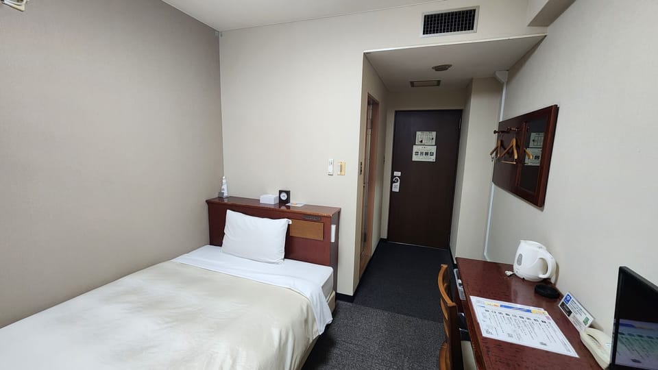 Standard Single Room | Soundproofing, WiFi (free), bed sheets
