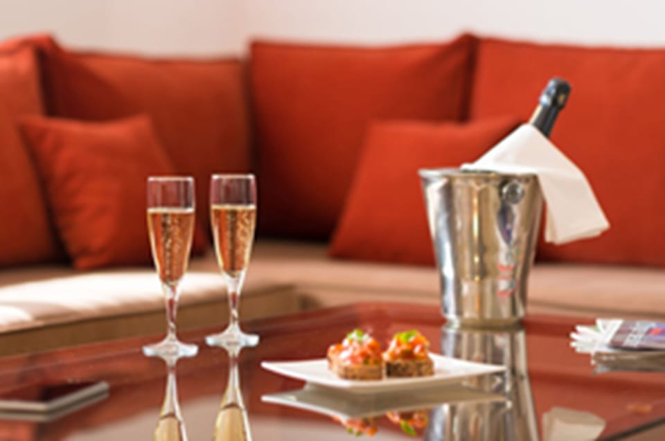 Deluxe Suite | Premium bedding, in-room safe, desk, soundproofing