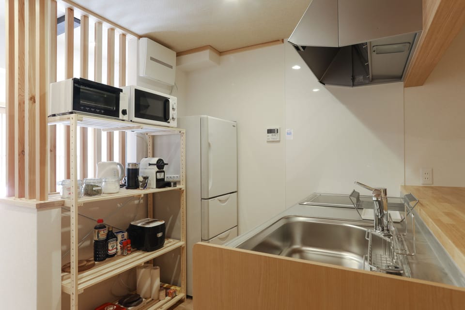 Full-size fridge, microwave, stovetop, electric kettle