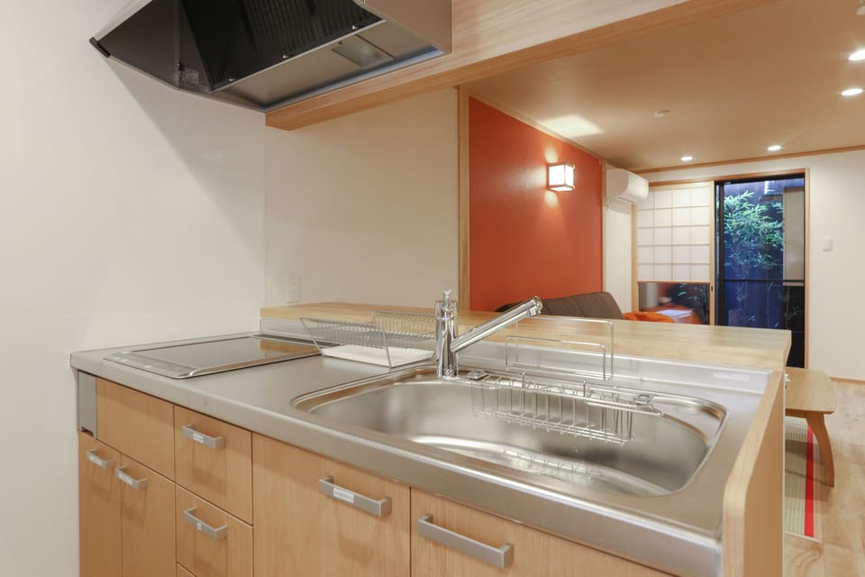Full-size fridge, microwave, stovetop, electric kettle