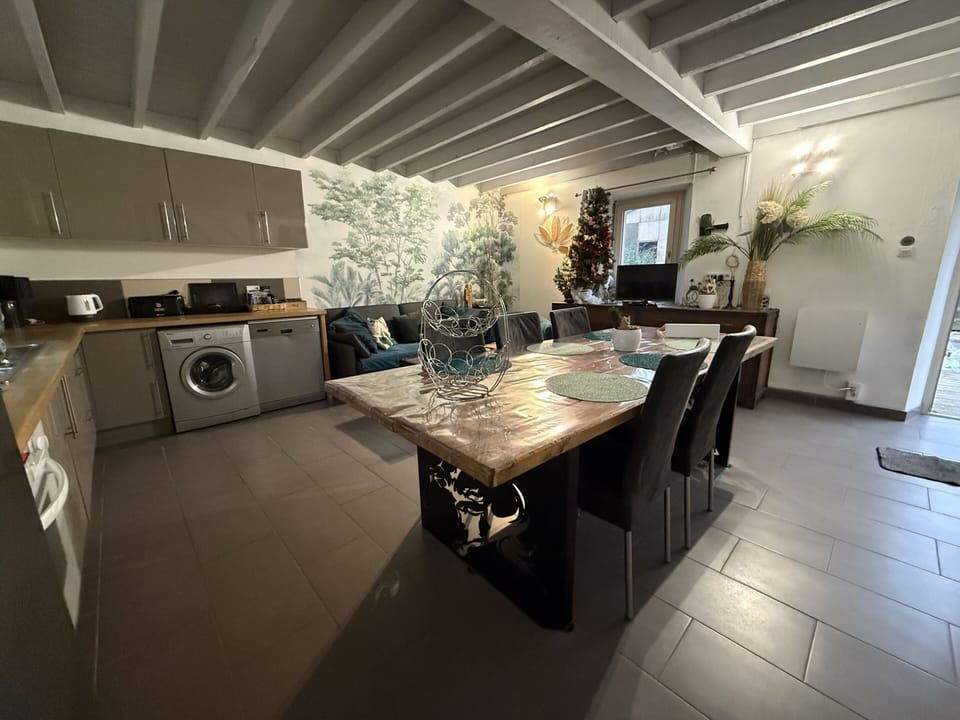 Classic House, Ensuite, Courtyard View (Le Relais) | Private kitchen | Highchair, lobster pot