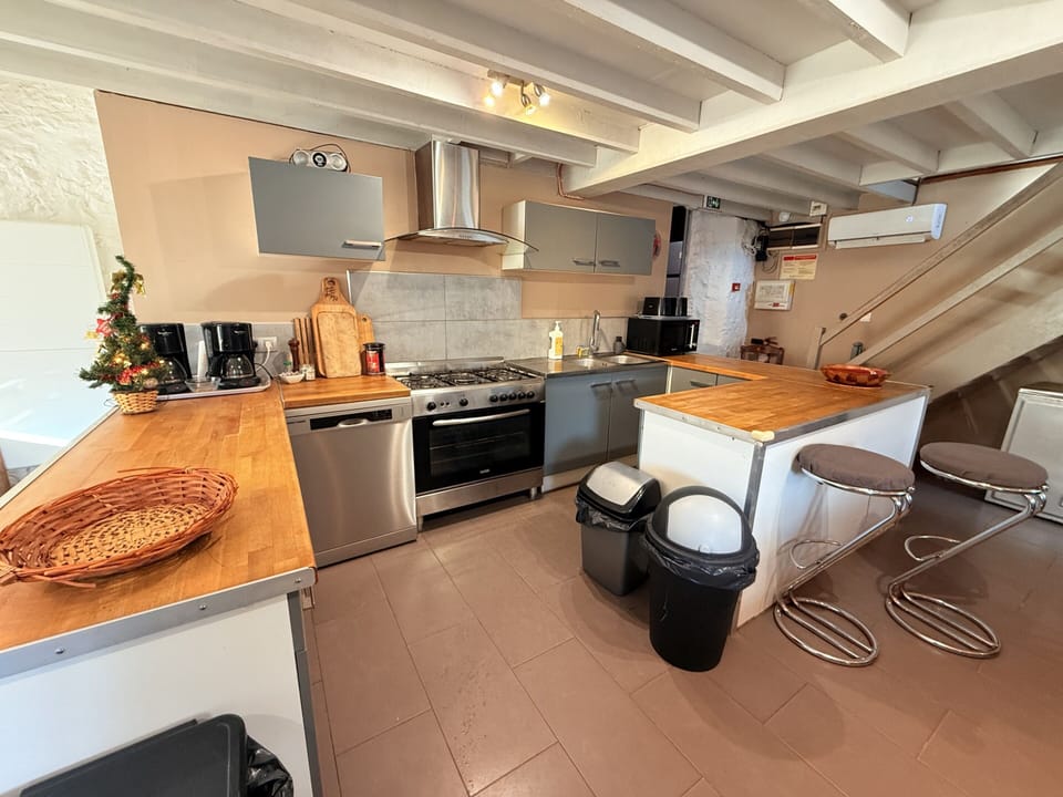 Panoramic House (La Grange) | Private kitchen | Highchair, lobster pot