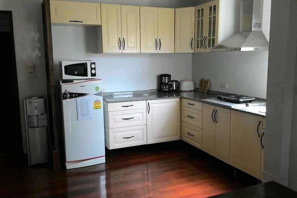 Room | Private kitchen | Full-size fridge, microwave, stovetop, coffee/tea maker