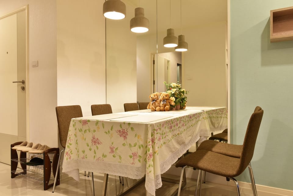 2 Bedroom Apartment | In-room dining