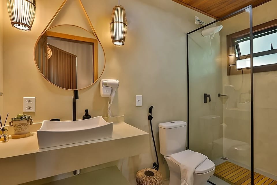 Master Suite (Lavender) | Bathroom | Shower, free toiletries, hair dryer, towels