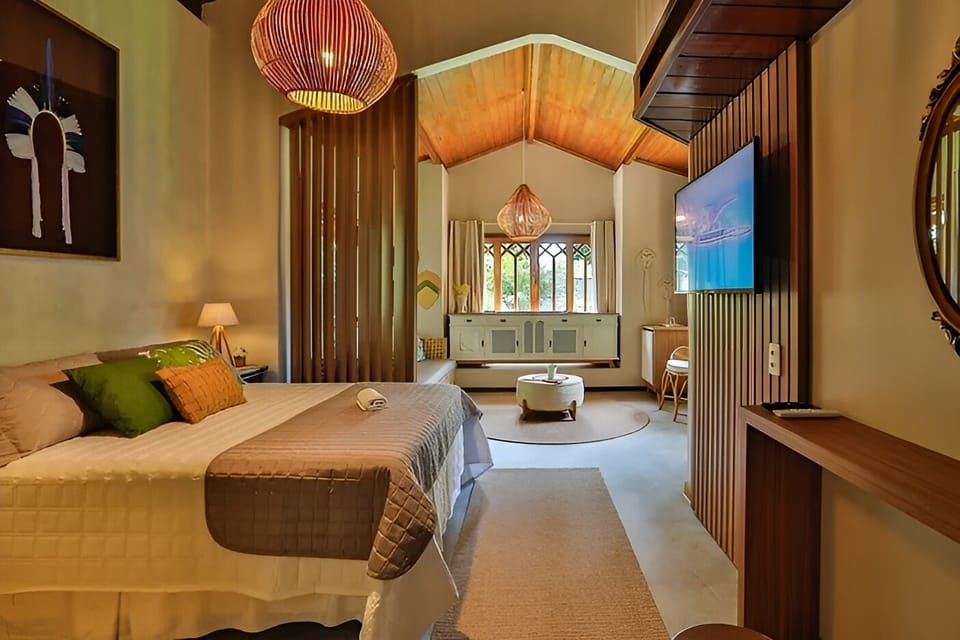 Master Suite (Lavender) | 1 bedroom, minibar, individually decorated, individually furnished