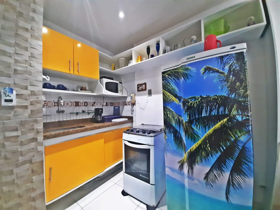Family Apartment, Partial Sea View (1º andar) | Private kitchenette | Fridge, microwave, oven, coffee/tea maker