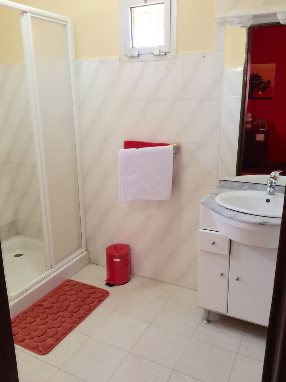 Comfort Double Room | Bathroom | Free toiletries, hair dryer, towels