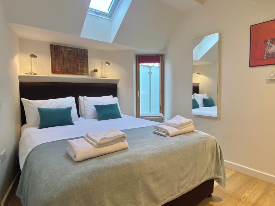 Superior Apartment, 1 Bedroom, Private Bathroom | 1 bedroom, Egyptian cotton sheets, premium bedding, pillowtop beds