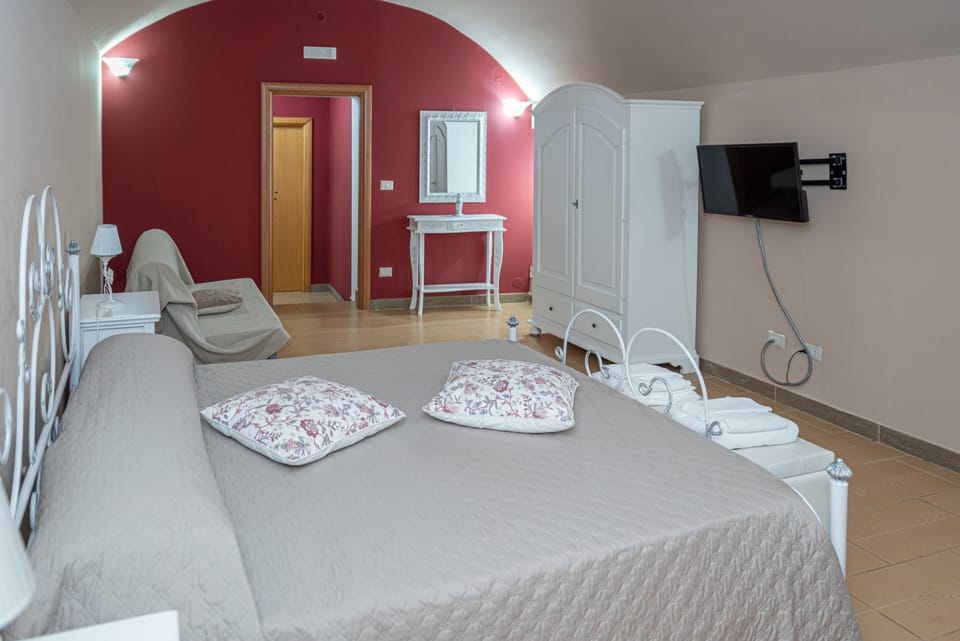 Classic Double Room, 1 King Bed with Sofa bed, Ground Floor | Frette Italian sheets, premium bedding, memory foam beds, minibar