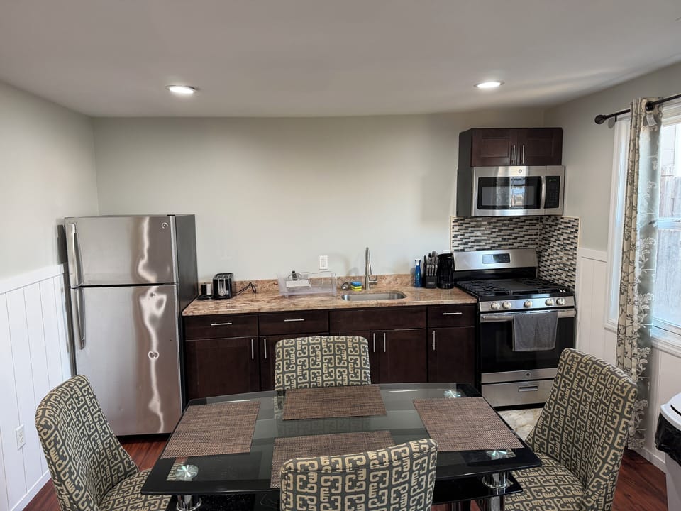 Superior Apartment, 2 Bedrooms, Kitchenette, Ground Floor Unit 2 | Private kitchen | Fridge, microwave, oven, stovetop
