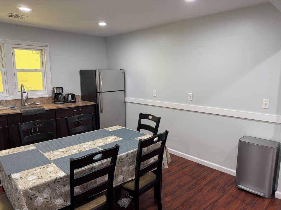Luxury Apartment, 4 Bedrooms, Patio, City View | Private kitchen | Fridge, microwave, oven, stovetop