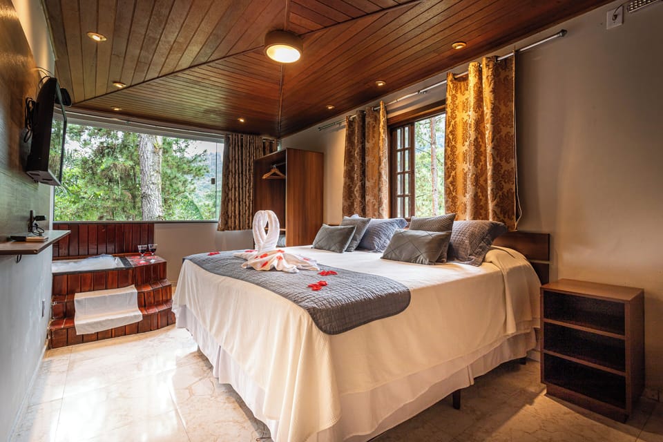 Luxury Room, 1 Bedroom | Minibar, free WiFi, bed sheets