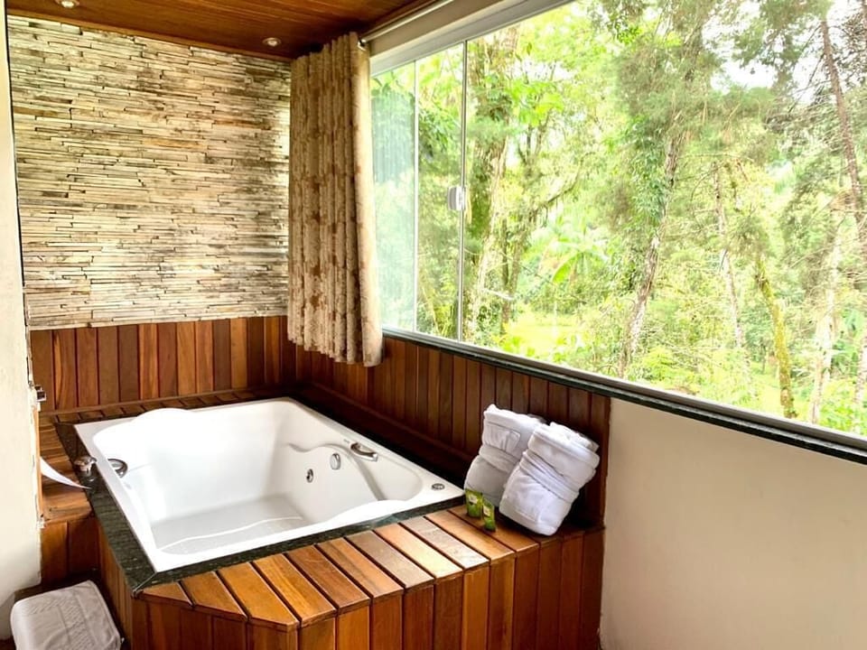 Luxury Room, 1 Bedroom | Minibar, free WiFi, bed sheets