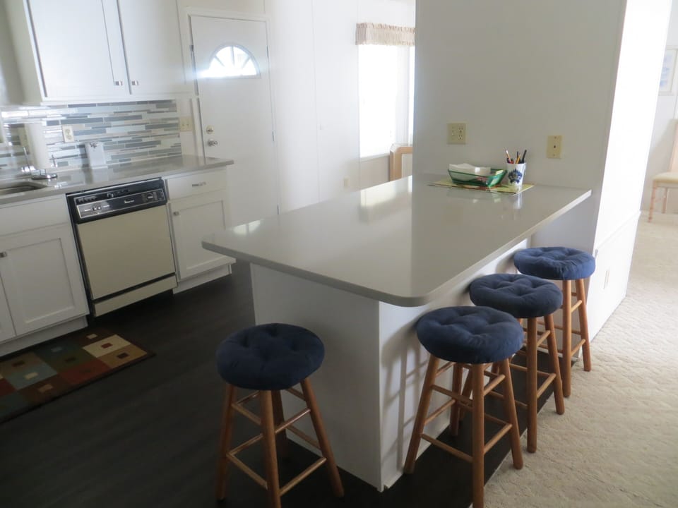 Kitchen eat at island