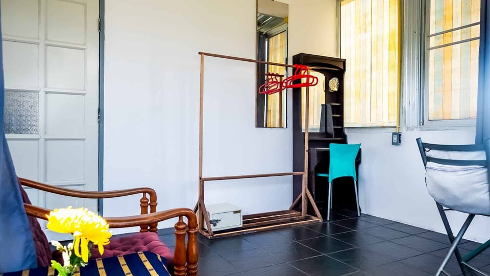 Standard Room | Living area | 21-inch TV with cable channels, books