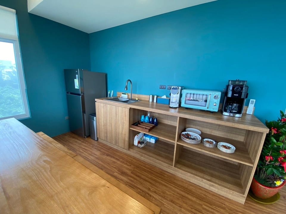 Full-size fridge, microwave, electric kettle, coffee grinder