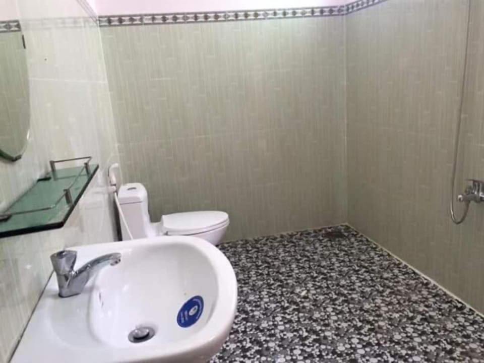 Shower, free toiletries, hair dryer, slippers