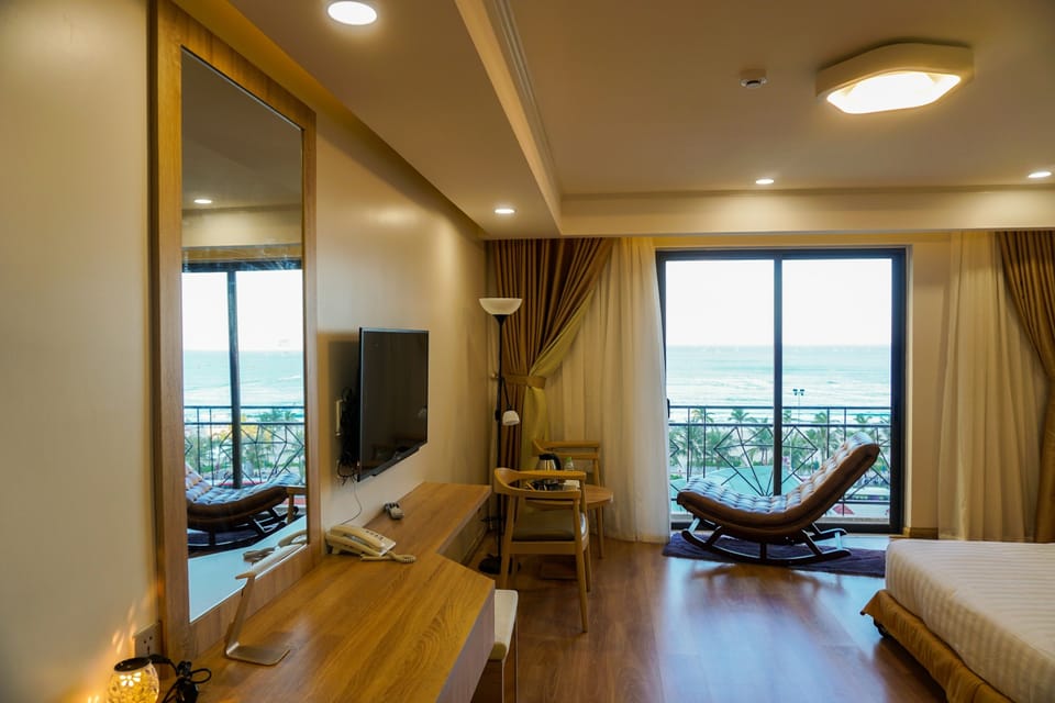 Deluxe Room, Balcony, Sea View | Room amenity