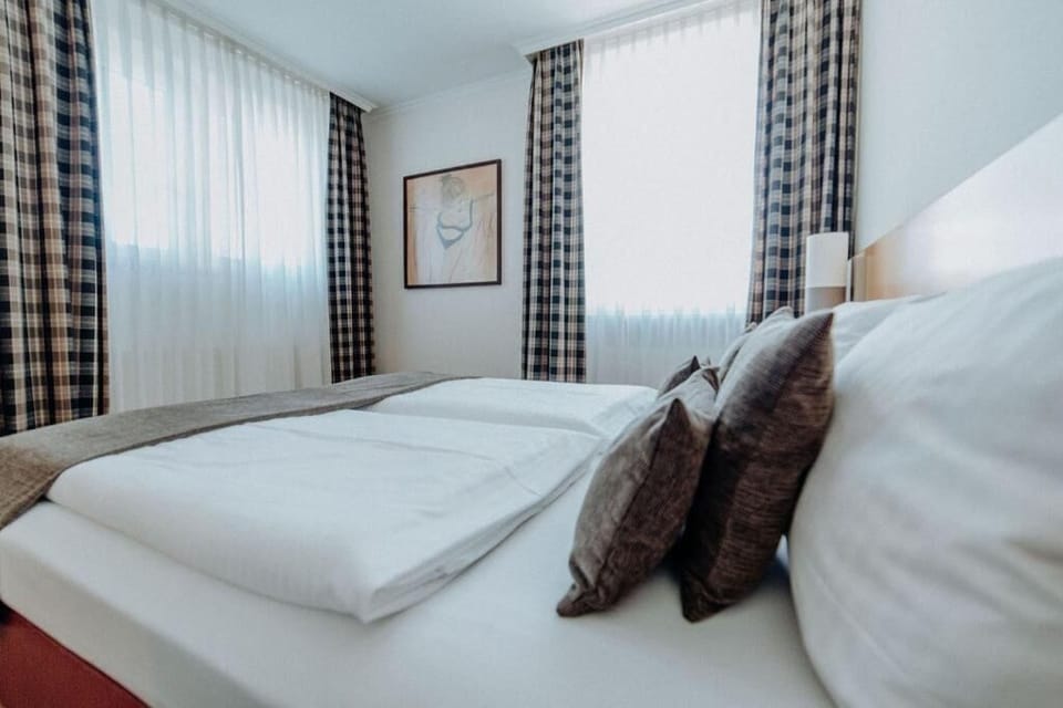 Premium bedding, in-room safe, desk, soundproofing