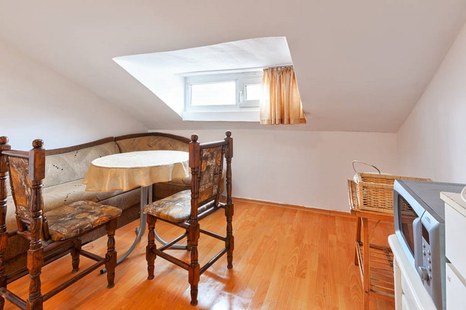 Standard Apartment, 1 Bedroom | Bathroom | Shower, free toiletries, hair dryer, towels