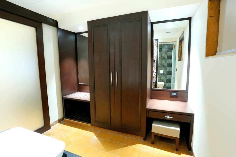 Minibar, in-room safe, desk, laptop workspace