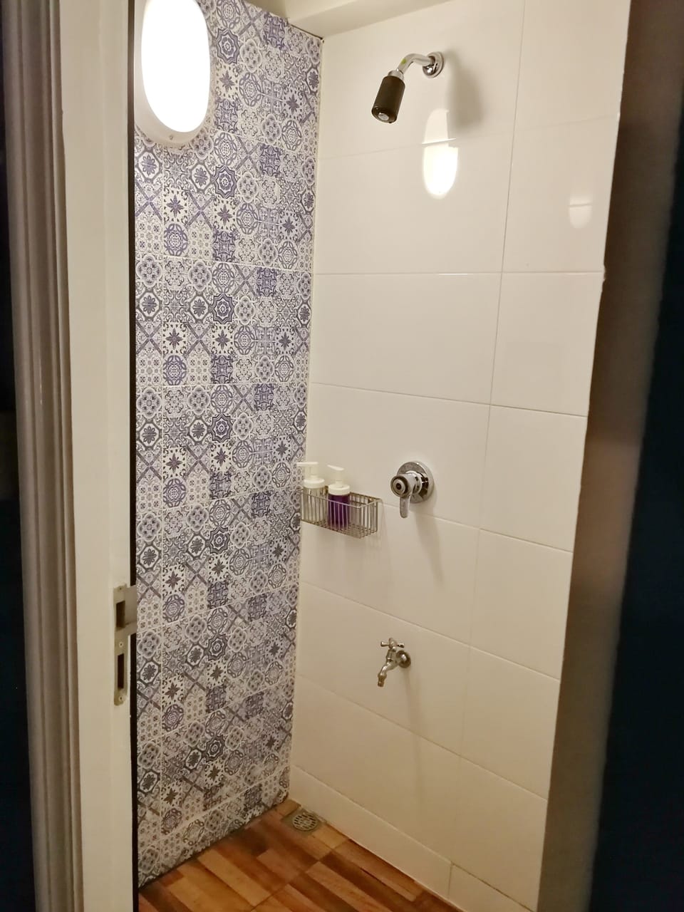 Deluxe Double or Twin Room | Bathroom | Free toiletries, towels