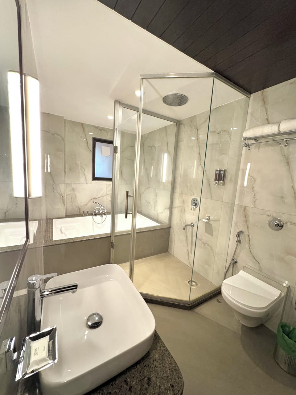 Royal Suite | Bathroom | Towels, soap, shampoo, toilet paper